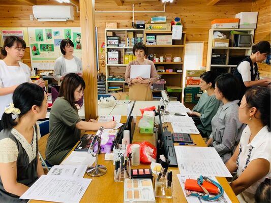 セミナーを受講する参加者