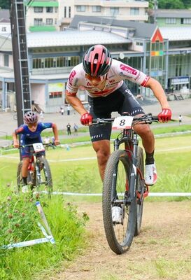 上り区間を走る沢田(ブリッツェン)=白山市の白山一里野温泉スキー場特設コース