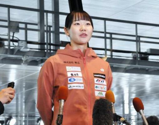 取材に応じる吉田雪乃=9日、青森県八戸市内