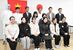 入社式で会社幹部らと記念撮影する技能実習生たち（前列６人）＝13日午前、矢板市こぶし台