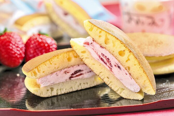 　　　　　　店自慢の名菓「生どらやきとちおとめ２倍」