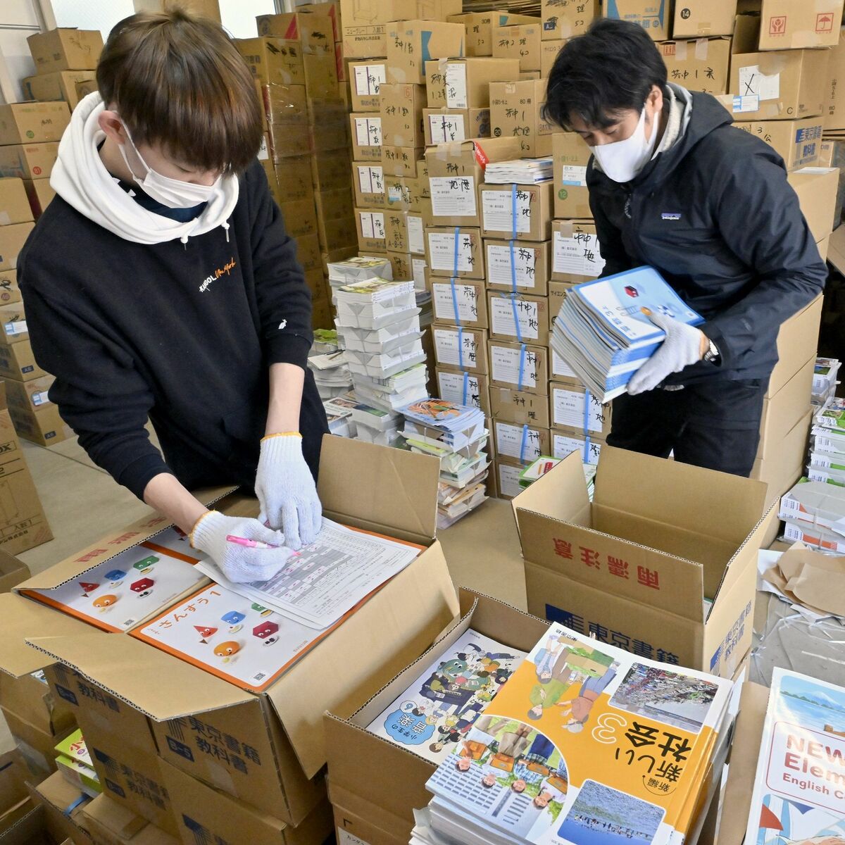 学ぶ楽しみ知ってほしい」 栃木県内書店に新品の教科書うずたかく 新