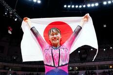杉原愛子が床で金、平均台は銅