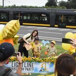 芳賀でLRTバースデイ・パーティー　開業１周年祝いにぎわい　グッズに行…
