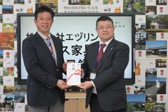 「多様化学校」にソファなど１２点