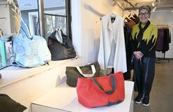 革で創る衣など展示