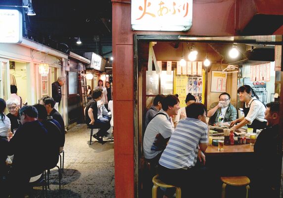 リニューアルのための休業前、大勢の客でにぎわう宇都宮屋台横丁