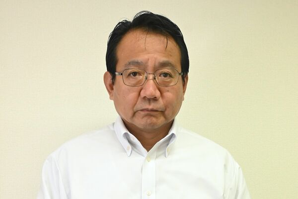 号外を寄贈した田中洋一さん