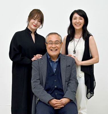 映画「シェアの法則」に出演した貫地谷しほり（写真左）、小野武彦（中央）、岩瀬顕子
