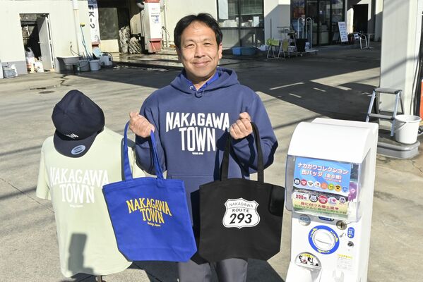 ナカガワコレクションを紹介する久保さん