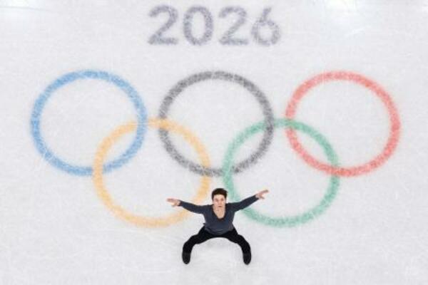 　男子フリー　演技するマキシム・ナウモフ＝ミラノ（共同）