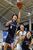 男子決勝リーグ　第４クオーター８分、宇北の磯野（左）がシュートを放つ＝清原体育館、広瀬華撮影