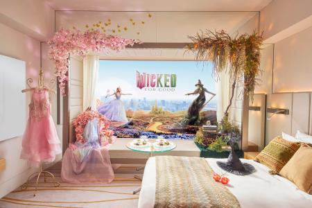 　映画「ウィキッド　永遠の約束」の世界観を表現した室内＝東京・紀尾井町（提供写真）