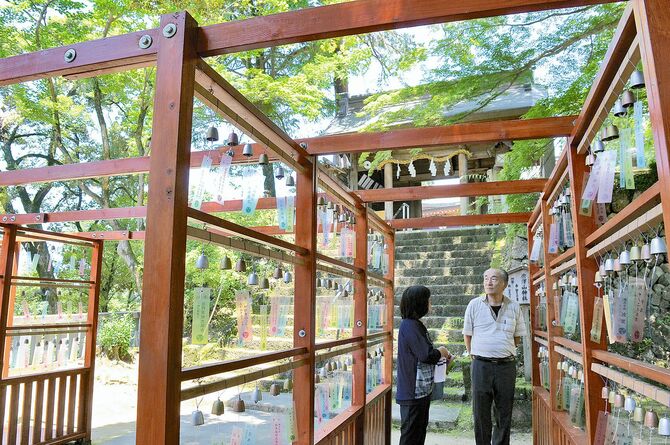 天明鋳物の小さな風鈴は、繊細で優しい響き