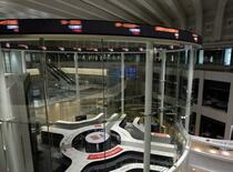 東証反落、終値は７９３円安