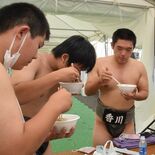ちゃんこ会が大男をおもてなし　500食が２時間で終了　大田原の国体相撲…