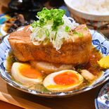 高コスパで華やか　とろとろ豚肉の角煮定食　焼き鳥大衆れこべ（宇都宮）