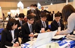 学生ら真剣！企業研究宇都宮　県内３７社が就活セミナー