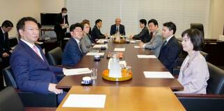 自民、憲法審を９日開催提案