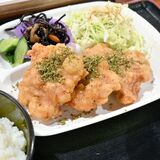 ジューシーな食感とサンショウの香り　唐揚げ定食　さんしょう家（日光）