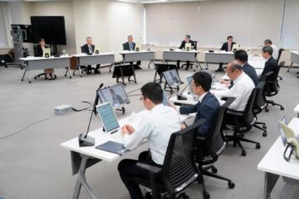 虚偽申請をした電力会社などに対する罰則導入を検討すると明らかにした原子力規制委の定例会合=27日午前、東京都港区