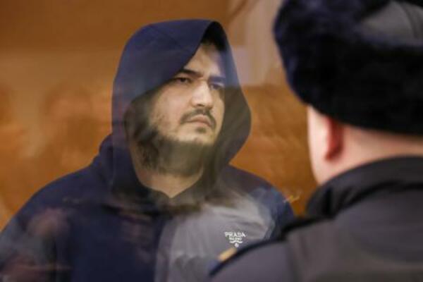 21日、モスクワの軍事裁判所に出廷したアフマドジョン・クルボノフ被告(タス=共同)