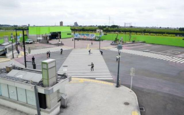 　野外セット「足利スクランブルシティスタジオ」＝２０２０年７月、栃木県足利市