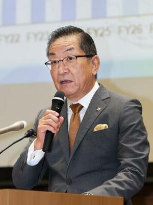 記者会見するサッポロビールの時松浩社長=6日午後、東京都渋谷区