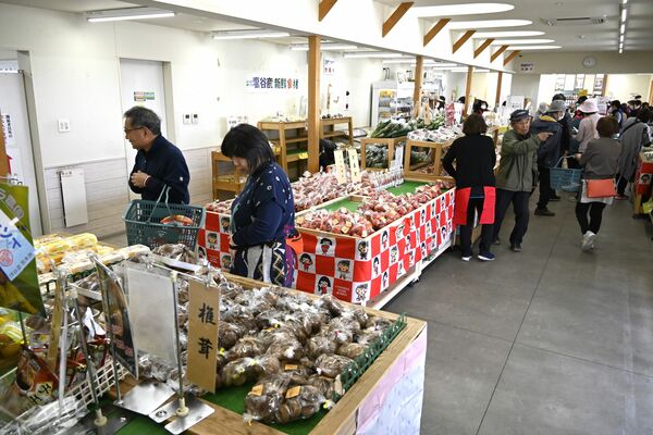 売り場を拡張し、リニューアルオープンした農産物直売所
