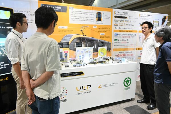 展示されているジオラマ模型＝２９日午前、宇都宮市役所