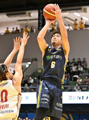 リーグ１位の３点シュート成功率をマークしたブレックスの比江島＝昨年12月、第11節川崎戦から
