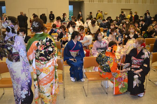あしかがフラワーパークプラザに集まった20歳の若者たち