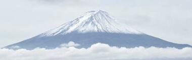 富士山が初冠雪