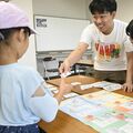 「社会的処方」生かされた地域へ　獨協医大の医学部生がすごろく作成　子どもたちの学びのきっかけに