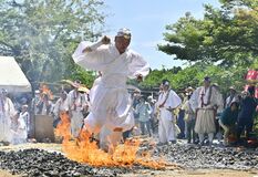 荒行で無病息災祈る　那須塩原・金乗院で火まつり