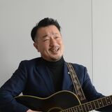 お笑いタレントのテルさんが制作　「佐野にいるよ」で体験談を曲に