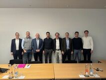 Healthcare Holding Schweiz社、Medddbase International社の株式を取得