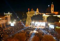 ベツレヘムでXマスツリー点灯式