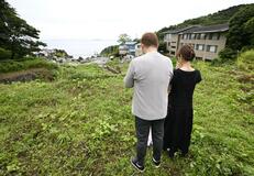 犠牲２８人 遺族らしのぶ