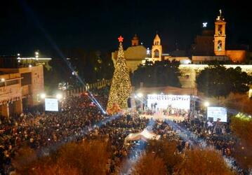 ベツレヘムでXマスツリー点灯式