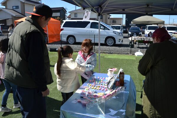 子どもたちが販売などを行ったマルシェ