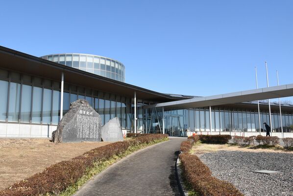 2004年に完成した旧湯津上村村役場。かつては村議が12人いたが、現在、地元出身の市議は１人しかいない＝２月下旬、大田原市湯津上