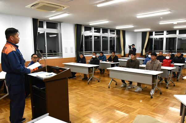 ４カ国の男女17人が参加した外国人向け消防団入団説明会