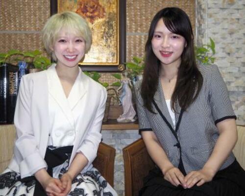 　音楽座ミュージカル「リトルプリンス」に出演する森彩香（左）と岡崎かのん