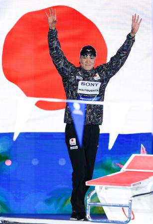 今夏の世界水泳選手権で競泳男子400メートル個人メドレー決勝に臨む松下知之=シンガポール(共同)