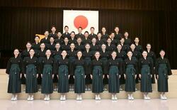 宝塚音楽学校、４０人卒業