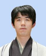 藤井聡太、５連覇へ白星発進