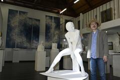 彫刻や絵画など力作９０点を展示