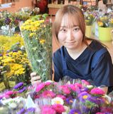 帰省し盆花販売手伝う　大田原の道の駅で関さん