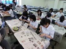 切り抜きに挑戦／宇都宮短大付属中３年